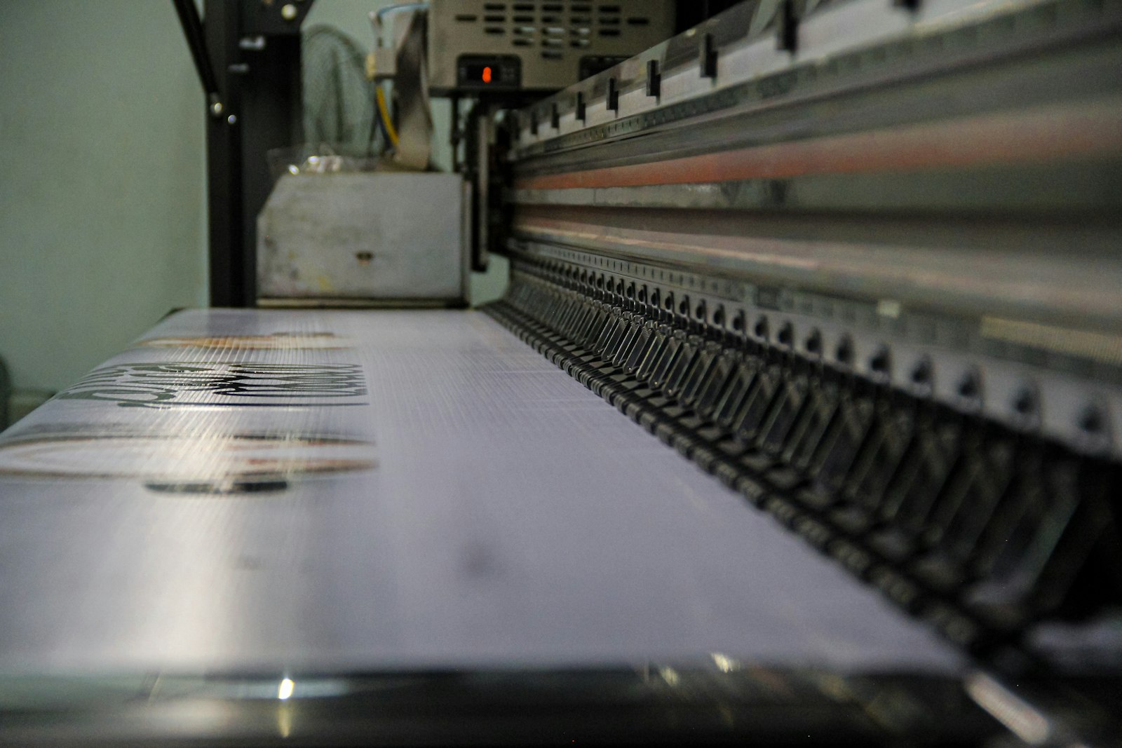 Industrial printing line in a manufacturing facility